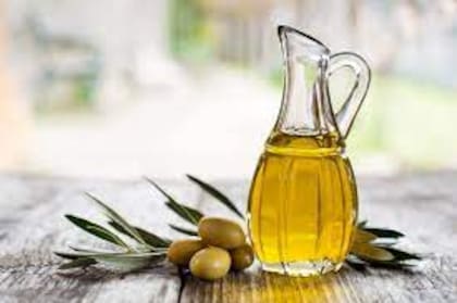 Los aceites con un alto contenido de grasas monoinsaturadas y poliinsaturadas, como el de oliva, son mejores para la salud del corazón