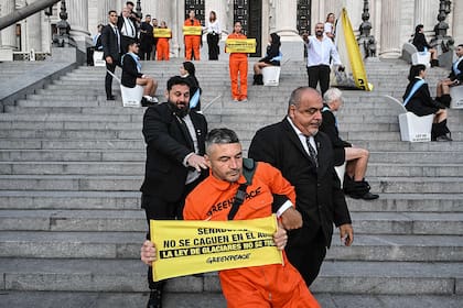 Los activistas detenidos.