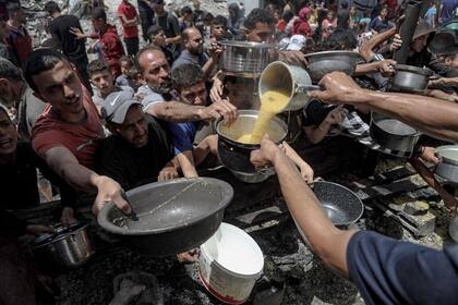 Los activistas exhibieron carteles contra la guerra y el gobierno de Netanyahu