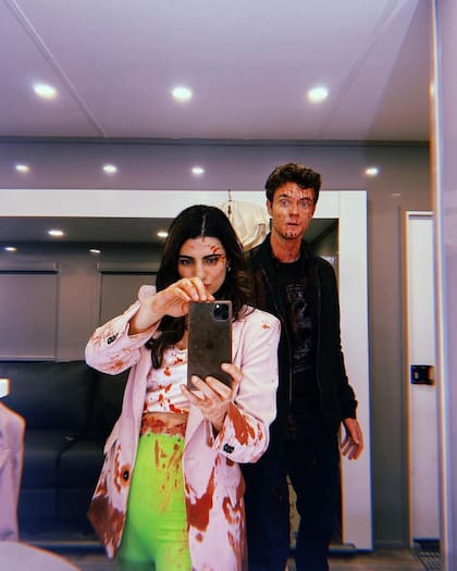 Los actores comenzaron a mostrarle al público su cercanía con fotos detrás de escena