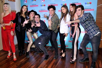 Los actores, creadores y productores de 100 días para enamorarse festejaron el éxito de la tira