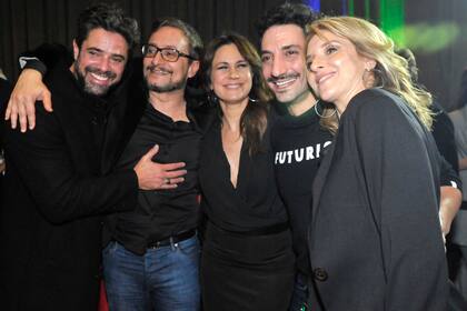 Una noche llena de sonrisas y abrazos