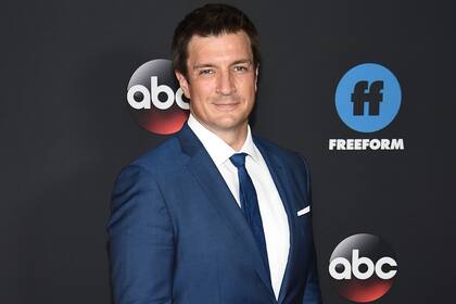 Sonrisa de galán para Nathan Fillion, de Modern Family