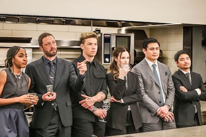 Los actores de "The Bear" en el restaurante Ever, en el rodaje del último capítulo de la temporada 3