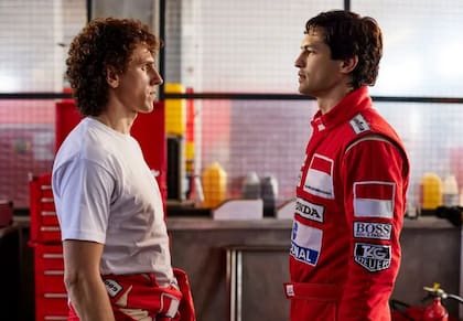 Los actores Matt Mella y Gabriel Leone viven la rivalidad Prost-Senna en la serie Senna