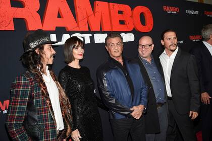 Los actores Oscar Jaenada, Paz Vega, Sylvester Stallone, Sergio Peris-Mencheta y el director Adrian Grunberg, en la avant premier de Rambo: Last Blood, en Nueva York