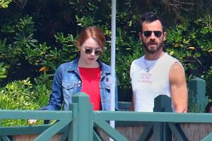 Emma Stone y Justin Theroux, relajados en Francia