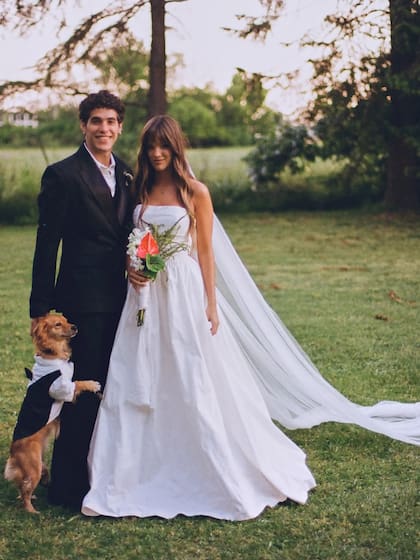 Los actores se casaron en noviembre pasado. "Fue la mejor noche de nuestras vidas", asegura ella. Juntos trabajaron en la serie de Flow Mi amigo hormiga, en las obras de teatro Pompidú y Mamma mia! y ahora en la serie vertical Verdad o shot