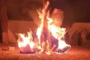 Sacan de la comisaría y queman vivos a tres hombres acusados de robo en Bolivia