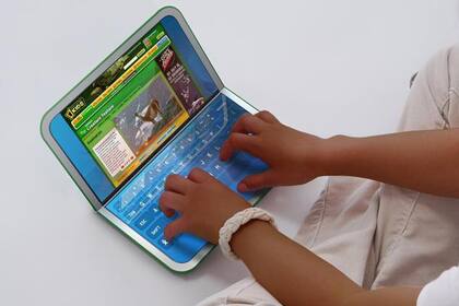 Los administradores no sólo deben estar en alerta ante posibles acosadores, también deben lidiar con los trucos ideados por los niños para sortear las moderaciones