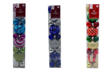 Los adornos de plástico vienen en tonos joya como esmeralda, rubí, zafiro y oro (Dollar Tree)