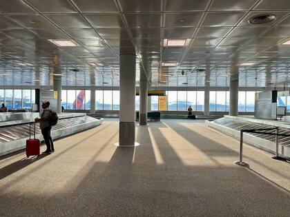 Los aduaneros sospecharon de la actitud de la mujer.