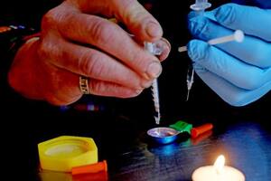 Los adultos en Columbia Británica pueden poseer hasta 2,5 g de cocaína, heroína, metanfetamina, fentanilo y morfina