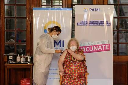 Los adultos mayores presentaron mayor apego a la vacunación que personas de otras edades