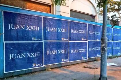 Los afiches que aparecieron el año pasado en calles de Buenos Aires y Tucumán impulsando la candidatura presidencial de Juan Manzur firmados por la agrupación "La Rucci", un sector interno del gremio de los bancarios