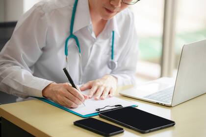 Los afiliados a planes de medicamentos recetados (Parte D) con ingresos altos enfrentarán recargos adicionales en 2026