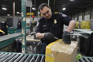 Intentaron ingresar con baterías fraudulentas a Nueva York