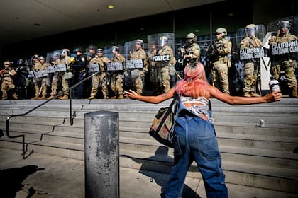 Los agentes de la Guardia Nacional comenzaron a desplegarse en California durante junio por las protestas en Los Ángeles (AP Foto/Eric Thayer)
