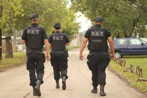 Detuvieron a un jefe policial acusado de picanear a dealers para robarles 50.000 dólares y 15 kilos de cocaína