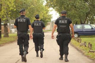 Detuvieron a un jefe policial acusado de picanear a dealers para robarles 50.000 dólares y 15 kilos de cocaína