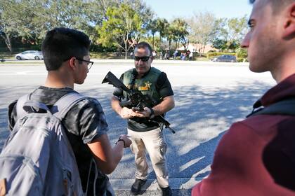 Los agentes de seguridad clausuraron la escuela desde las 15