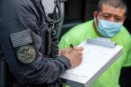 Los agentes del ICE cerraron de inmediato las salidas y accesos del hipódromo