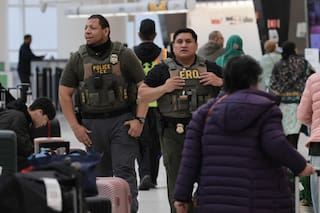 El ICE detuvo a una mujer frente a su hijo en el aeropuerto de San Francisco