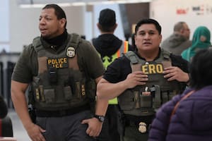 Qué hacer si eres migrante y el ICE te aborda en un aeropuerto: derechos y 5 pasos a seguir