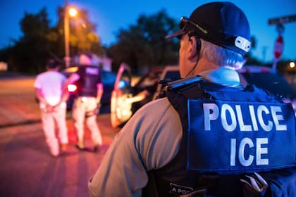 Los agentes del ICE realizan redadas en todo el país y muchos alegaron recibir amenazas por sus familias
