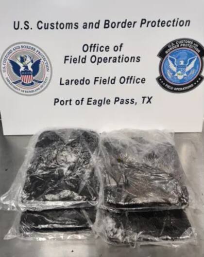 Los agentes descubrieron seis paquetes con un peso total de 12,2 kilogramos de supuesta heroína