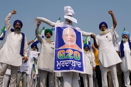 Los agricultores protestan contra las políticas del primer ministro de la India, Narendra Modi, y la Cumbre del G20.