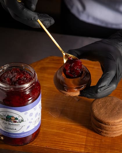 Los alfajores de Chacra Los Retamos están hechos con ingredientes orgánicos que producen en su campo