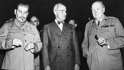 Los aliados occidentales de Stalin, Harry S. Truman y Winston Churchill, no llegaron a Berlín hasta julio de 1945 para la Conferencia de Postdam