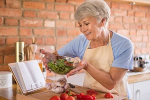 Los alimentos con alta densidad nutritiva pueden ayudar a atravesar esta etapa de la mejor manera (imagen ilustrativa)