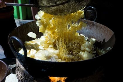 Los alimentos fritos —a menudo ricos en carbohidratos y grasas— se consumen ampliamente en India