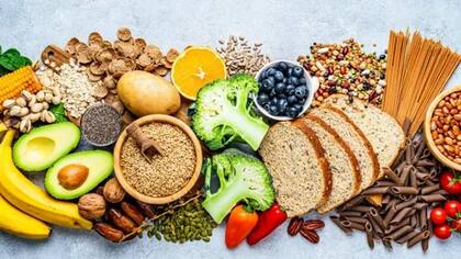 Los alimentos ricos en fibra fermentan y producen gases dentro de nuestro organismo