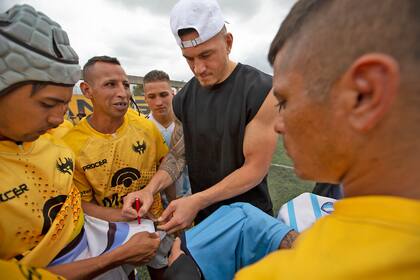 Los All Blacks visitaron a los Espartanos en el Penal San Martín