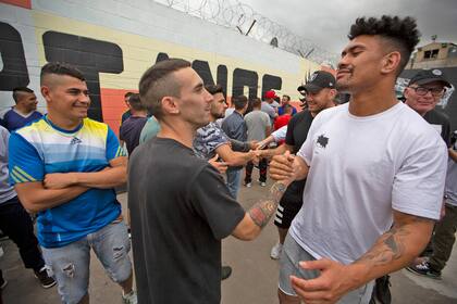 Los All Blacks saludaron a los Espartanos al llegar al penal