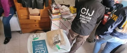 El sanjuanino detenido en el megaoperativo por pornografía infantil es un joven empleado de Santa Lucía - Image 1