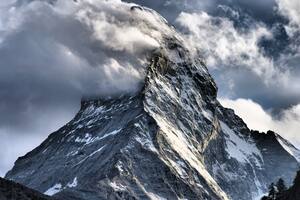 La impactante montaña “prohibida” que nadie en el mundo pudo escalar
