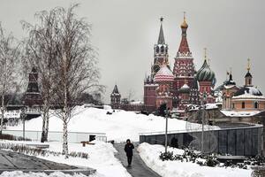 Aviones, bancos, medios: las potencias occidentales aíslan más a Moscú en varios frentes