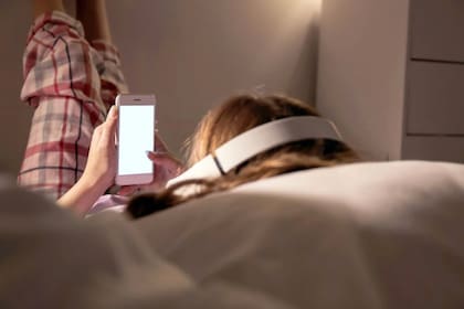 Los alumnos, advierten en las escuelas, llegan al aula exhaustos por quedarse despiertos hasta tarde manipulando aparatos