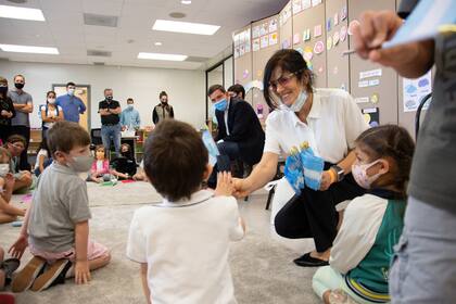 Los alumnos aprenden sobre la geografía, la historia y las tradiciones de nuestro país
