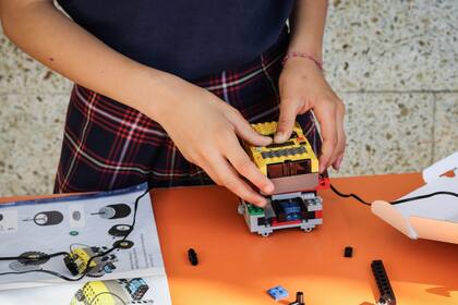 Los alumnos desarrollan sus propios diseños de tecnología