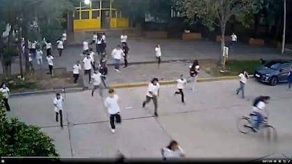 Los alumnos salieron corriendo de la institución al escuchar los disparos