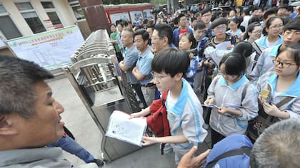 Los alumnos se aprestan a ingresar al gaokao