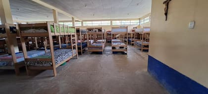 Los alumnos tienen aulas y dormitorios, pero también necesitan un lugar para hacer la tarea porque no vuelven a sus casas