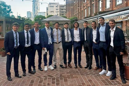 Los amigos del novio,
los tenistas Alex Barrena, Machi González, Andrés
Molteni, Camilo Ugo Carabelli, Federico Coria, Sergio
Galdós, Andrea Collarini, Facundo Bagnis,
Hugo Dellien y Federico Delbonis.