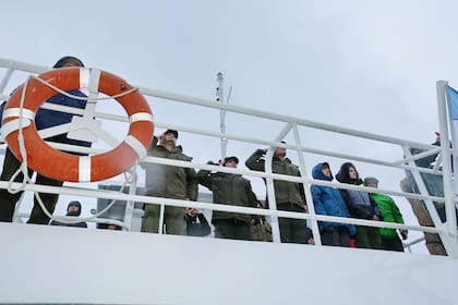 Los amigos y familiares fueron acompañados por miembros de Prefectura, Parques Nacionales y Gendarmería