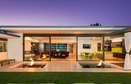 Los amplios ventanales y terraza permiten tener una excelente vista de Los Ángeles